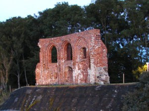 Ruiny kościoła w Trzęsaczu